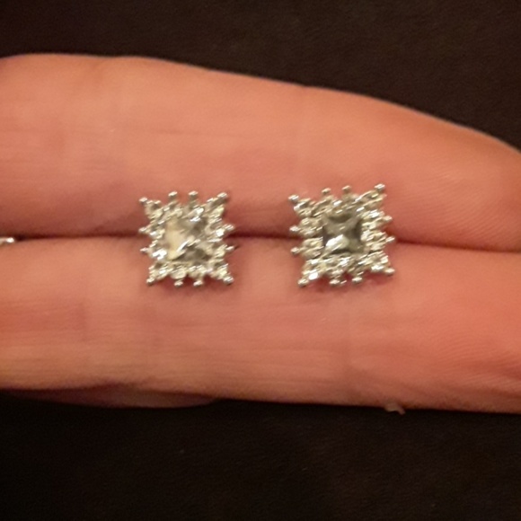 Square / Diamond Shaped Studs💎⚡ - Picture 2 of 8